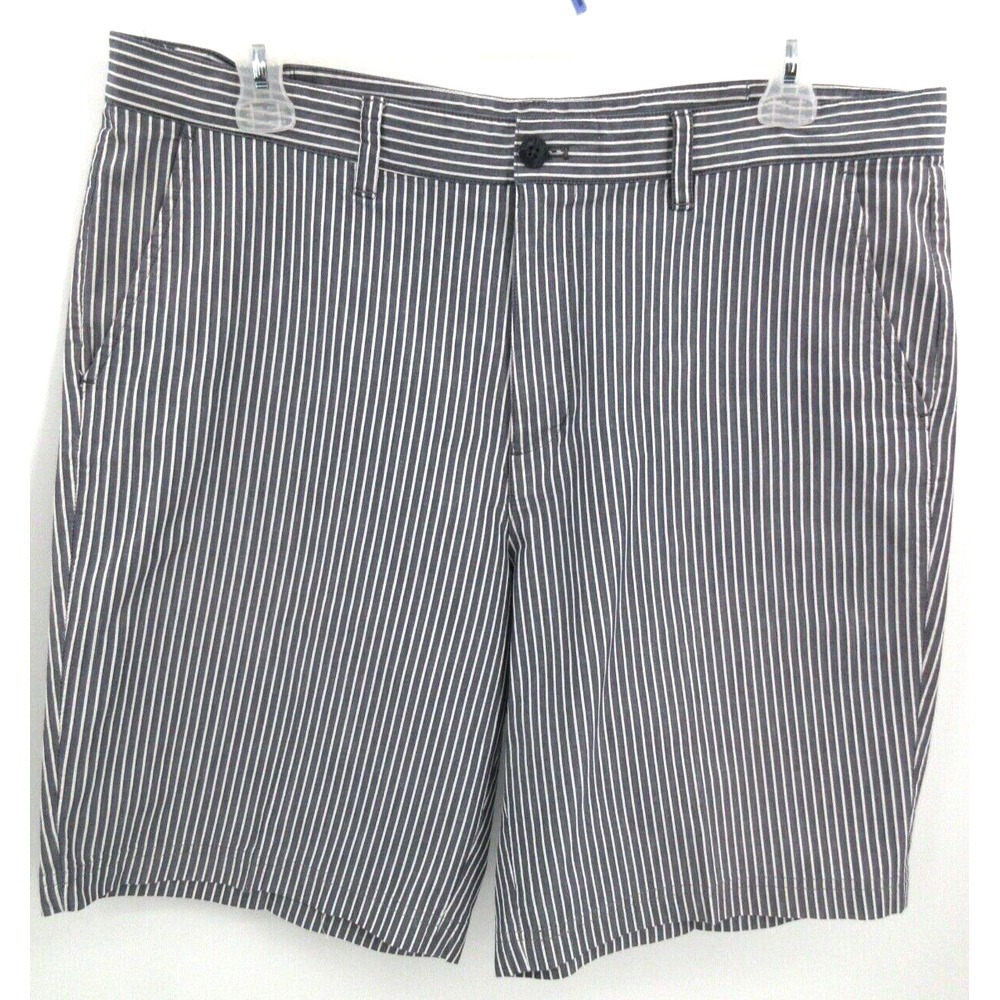 IZOD GOLF SHORTS Men's Size 40 X 10" Inseam GREY /‎ WHITE STRIPE